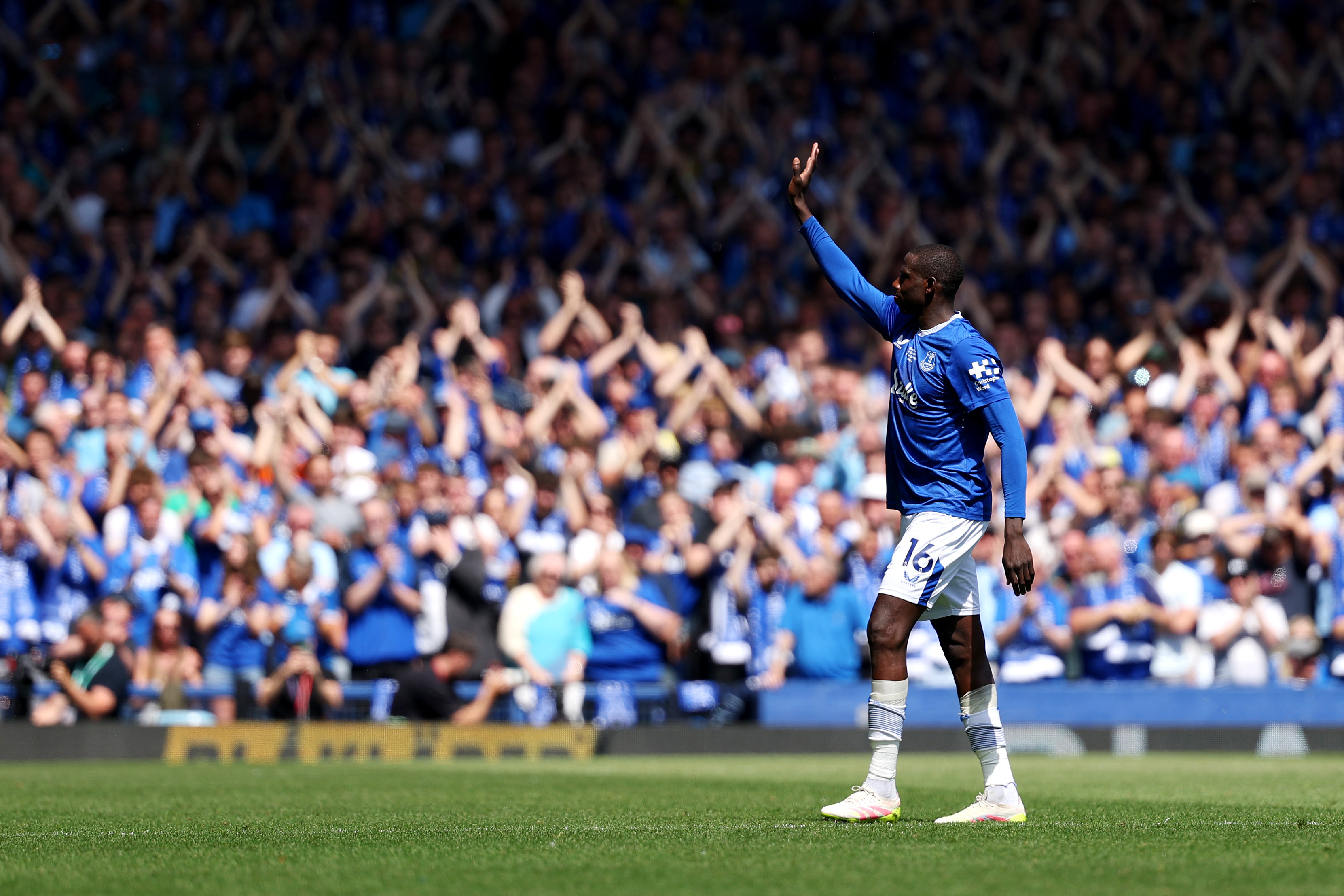 Lazio está considerando contratar Abdoulaye Doucoure, ex-jogador do Everton