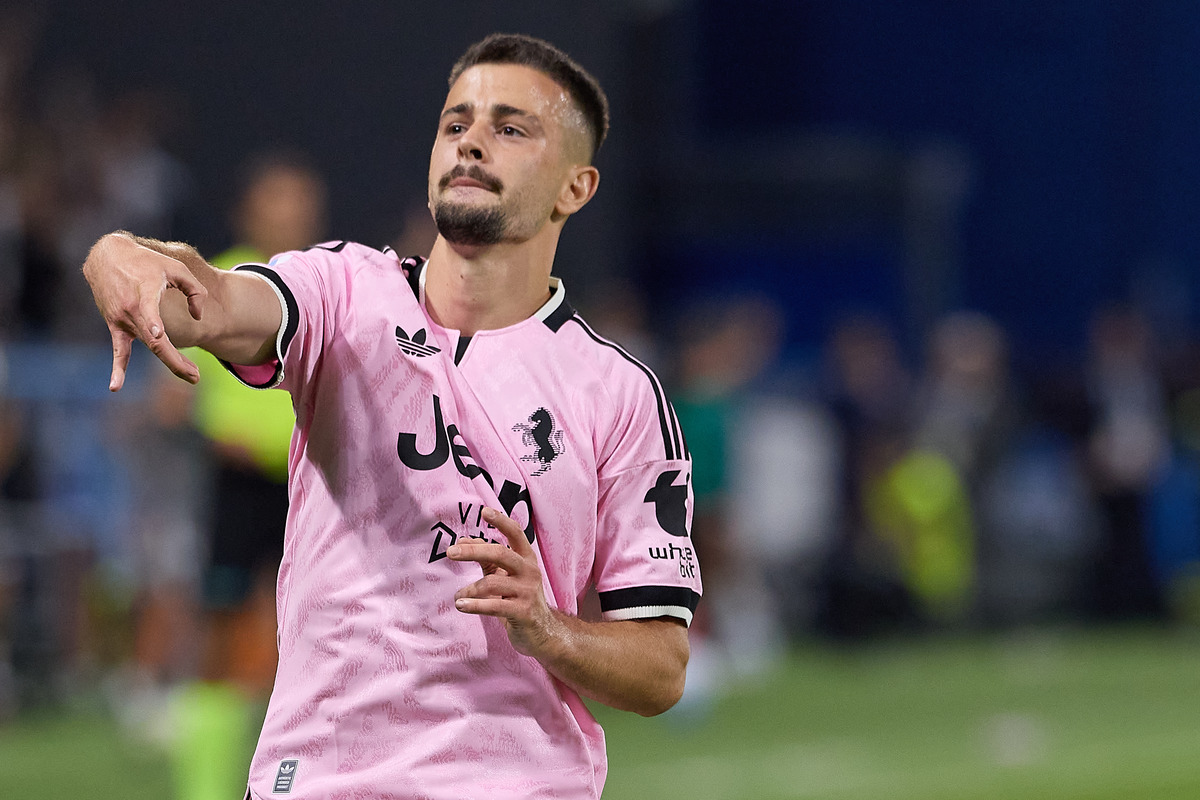 Possível escalação da Juventus contra a Lazio: três atacantes competindo por uma função